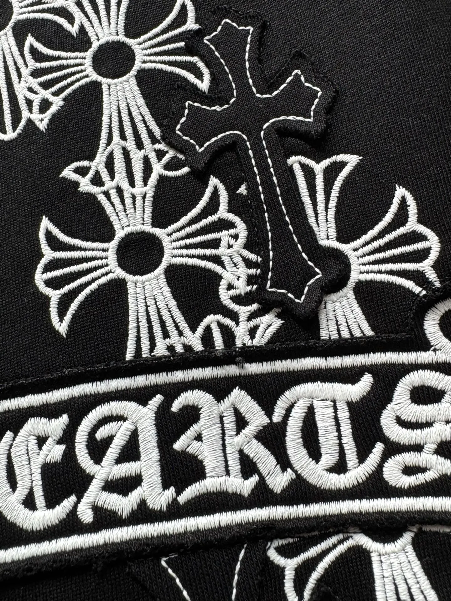 Chrome Hearts* ‼️ T ® 🖤 g fufu ， ， ， ， + ， ， ! ， ， ! ， ! ⚠️ ： ⚠️WJ 011 Same Style 𝐂𝐎𝐋𝐎𝐔𝐑：White Black 𝐒𝐈𝐙𝐄：S-Xl